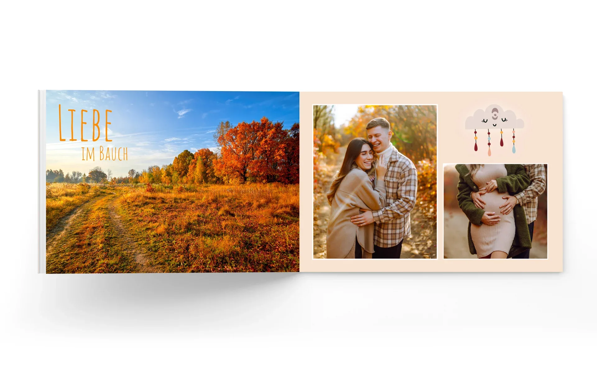 Ein aufgeschlagenes Happy Fotobuch im Format ca. 13 x 19 cm mit dem Text Liebe im Bauch zeigt ein Pärchen in einer herbstlichen Landschaft.