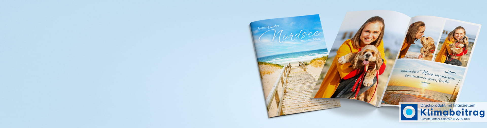 Faltblatt mit Bildern von Meer und Hund, betont Liebe zum Meer und zur Natur.