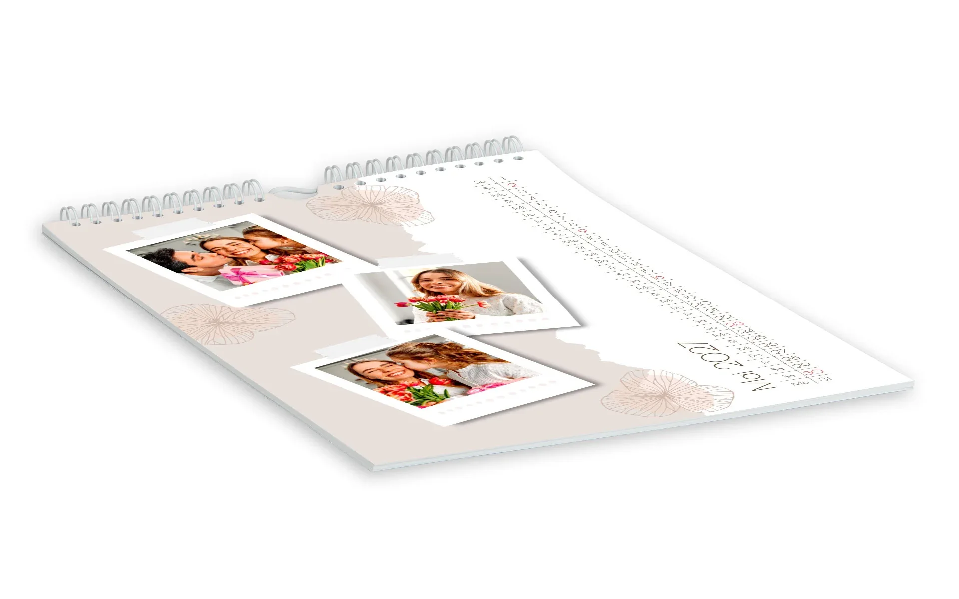 Ein HappyFotokalender ca. A5 hoch zeigt 3 Fotos im Scrapbook-Look einer Familie, die Muttertag feiert.