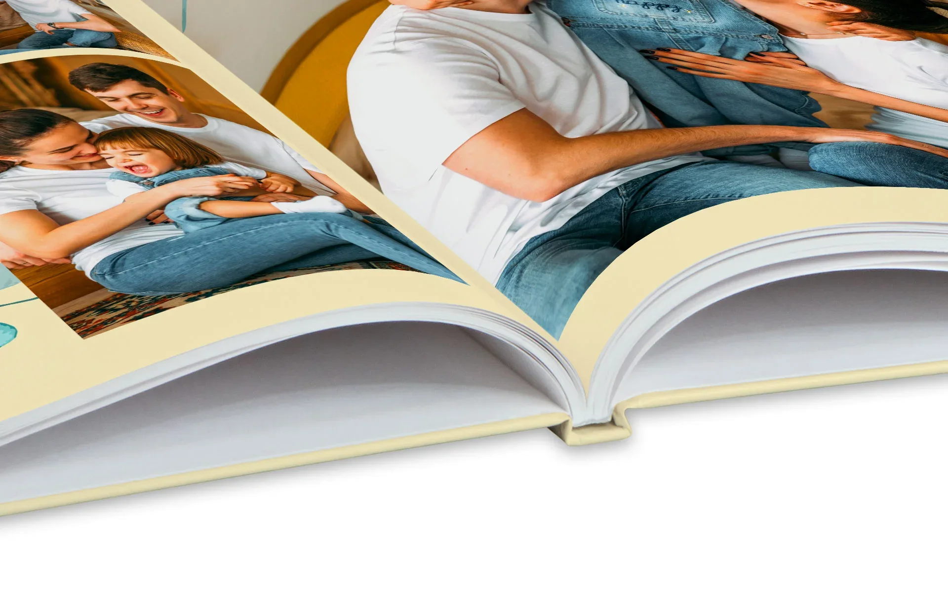 Ein Happy Fotobuch ca. A4 hoch Hardcover mit Klebebindung.