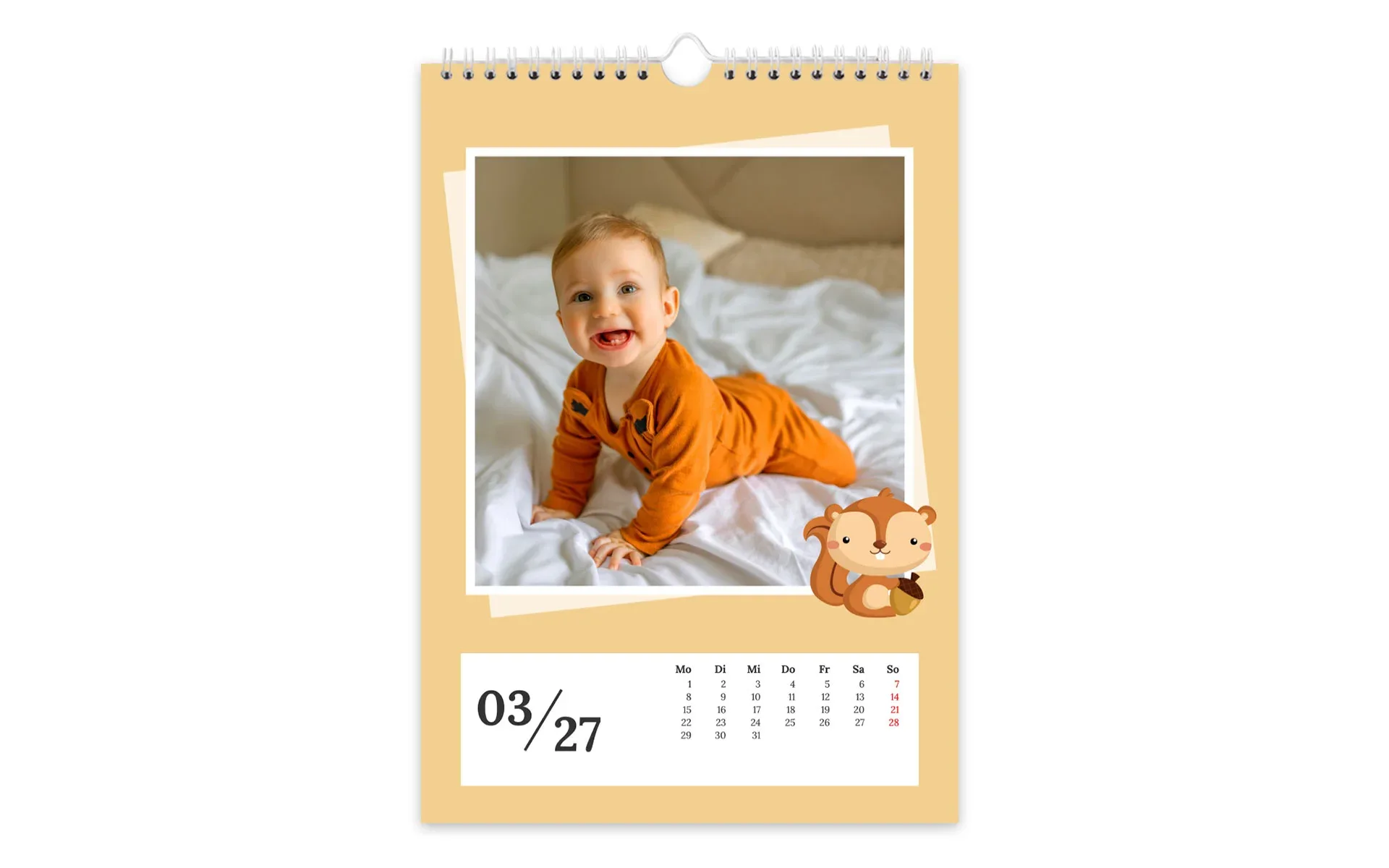 Ein HappyFotokalender ca. A3 hoch zeigt Baby und ein Eichhörnchen Clipart.